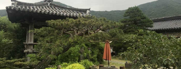 아자방 is one of 경상북도 Gyeongsangbuk-do.