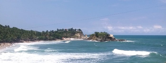 Pantai Klayar is one of travelling (´⌣`ʃƪ).