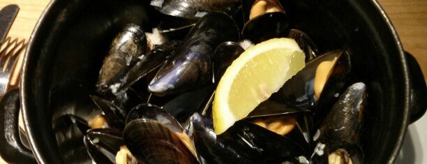 Mussel & Steak Bar is one of Ben's Saved Places.
