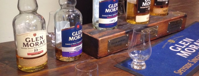 Glen Moray Distillery is one of สถานที่ที่ Sharon ถูกใจ.