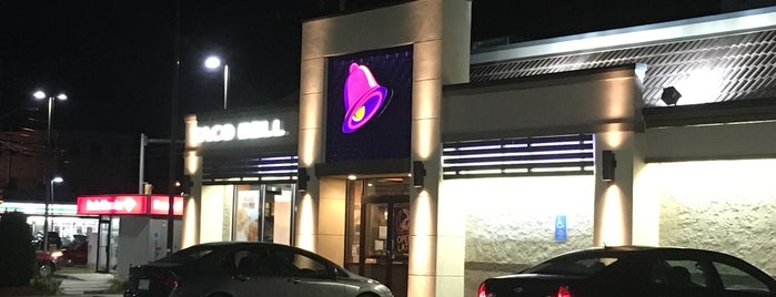 Taco Bell is one of Tempat yang Disukai Jose.