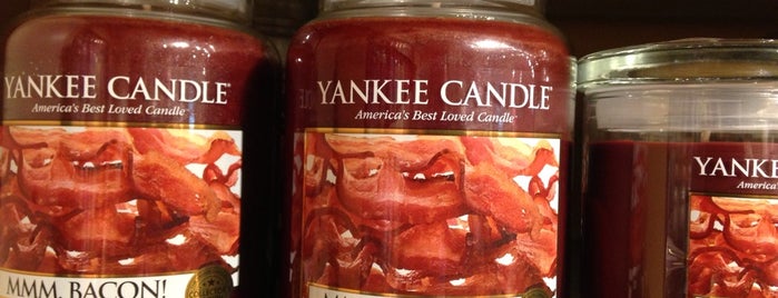 Yankee Candle Co. - Potomac Mills is one of Lugares favoritos de Jennifer.