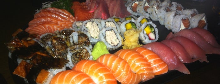 Sushi Roots is one of Orte, die Karelayne gefallen.