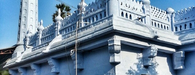 Nawab Valaja Masjid is one of Masjids in Tirunelveli.