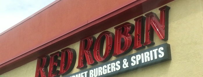 Red Robin Gourmet Burgers and Brews is one of Gordon's Saved Places.