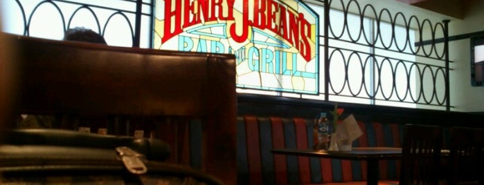 Henry J. Bean's is one of Locais curtidos por Carlos.