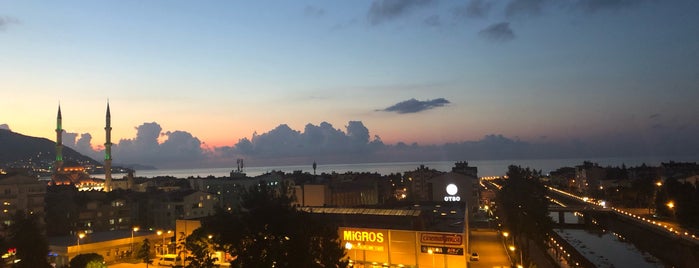 Grand Tesk Hotel is one of Dr.Gökhan'ın Beğendiği Mekanlar.