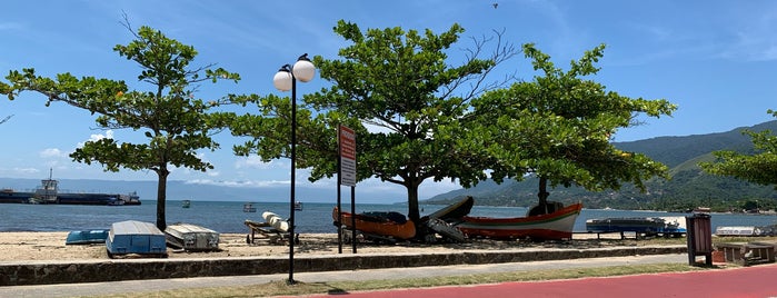 Praia da Barra is one of Praias de Ilhabela.