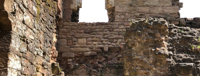 Spofforth Castle is one of Curtさんのお気に入りスポット.