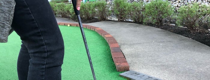 Pirate's Cove Adventure Golf is one of Lugares favoritos de Patty.