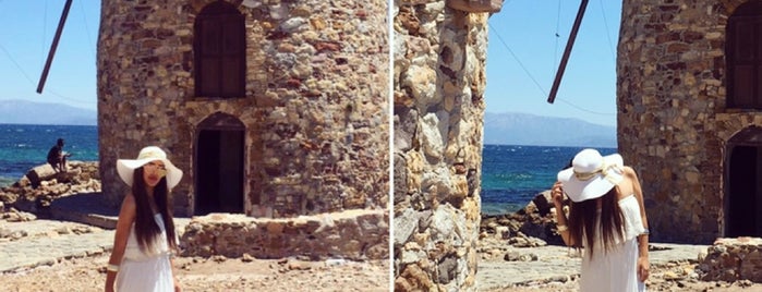 Μερικουντα Beach (Merikounta) is one of Chios.