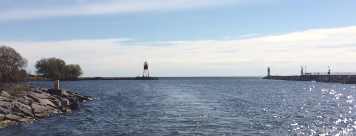 Alpena Breakwater Light is one of Parallel.