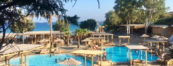 Punda Beach Club is one of สถานที่ที่ Iraklis ถูกใจ.