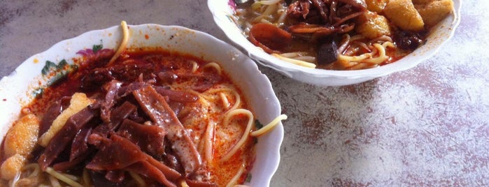 Sister's Curry Mee (暹罗姐妹咖喱面) is one of Penang Shortlist.