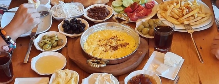 Boğatepe Köy Kahvaltı Salonu is one of Bengü Deliktaş'ın Beğendiği Mekanlar.