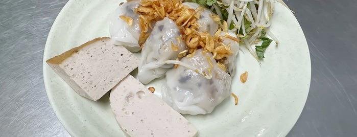 Bánh Cuốn Thiên Hương is one of Saigon Eats 2017.