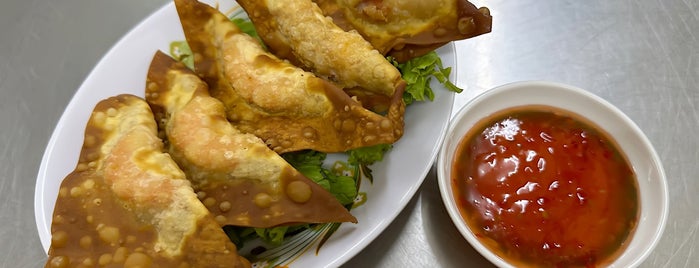 Mì Sủi Cảo Tân Tòng Lợi is one of Eat.