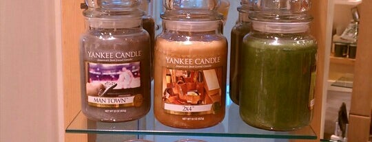 Yankee Candle is one of Lieux qui ont plu à Alec.