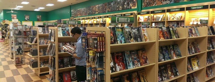 Dragon's Lair Comics & Fantasy is one of สถานที่ที่ Divya ถูกใจ.