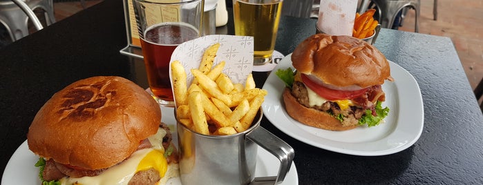 Duke’s Burgers & Beer is one of Coyoacan.