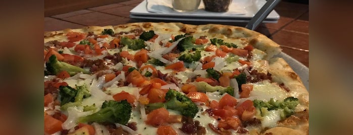 Bari Pizza is one of Posti che sono piaciuti a Ashley.