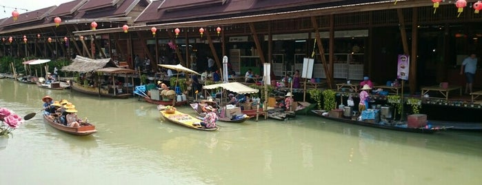 Pattaya Floating Market is one of Thai must.