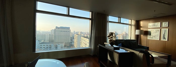 Sheraton Beijing Dongcheng Executive Lounge is one of Rex’s Liked Places.