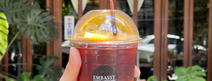 Embassy Coffee Larn Luang is one of Orte, die Davide gefallen.