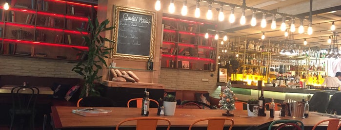 S Cafe & Brasserie is one of Lugares favoritos de Selim.