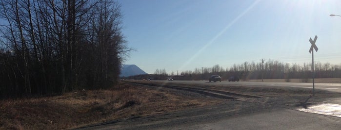 Glenn Hwy & Inner Springer Loop is one of Lugares favoritos de Dennis.