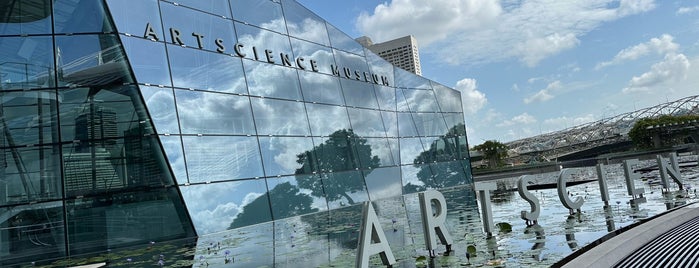 ArtScience Museum is one of Singapour.