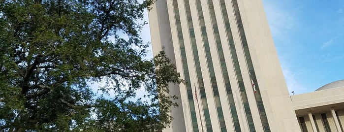 Florida State Capitol is one of Tempat yang Disukai Miriam.