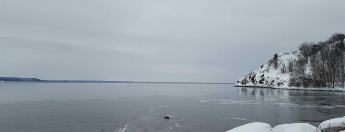 Lake Superior is one of Tempat yang Disukai Paul.