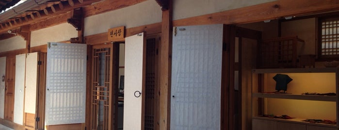 Bukchon Traditional Crafts Center is one of 韓国旅.