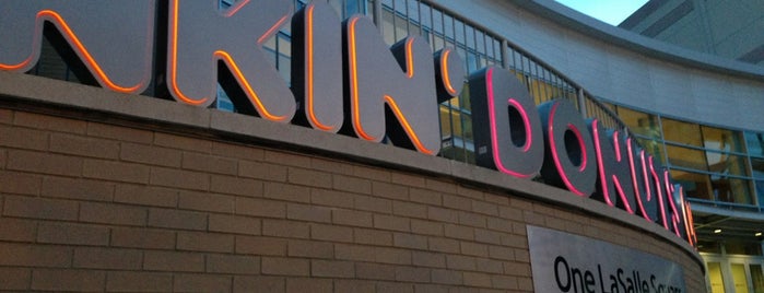 Dunkin' Donuts Center is one of Tempat yang Disukai Lindsaye.