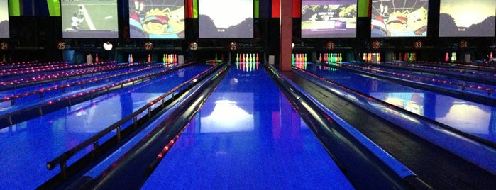 Bowlmor Lanes Union Square is one of Locais salvos de Ray L..