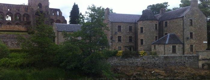 Jedburgh is one of Orte, die Tristan gefallen.