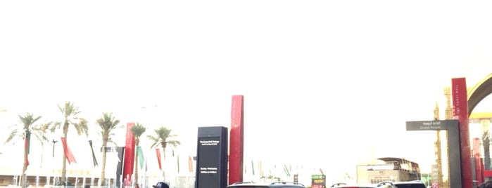 The Dubai Mall is one of Locais curtidos por Little.