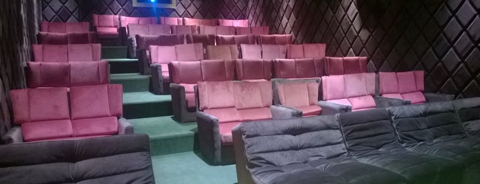 Cinema Pink is one of Lugares favoritos de murat.