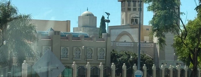 King Fahd Islamic Cultural Center is one of salidas.