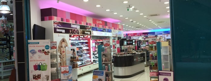 Watsons is one of Olenaさんのお気に入りスポット.