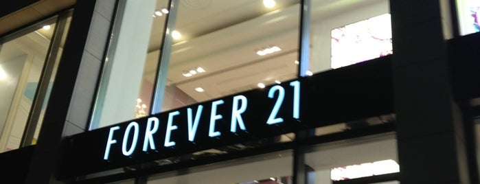 Forever 21 is one of สถานที่ที่ Rafaëla ถูกใจ.