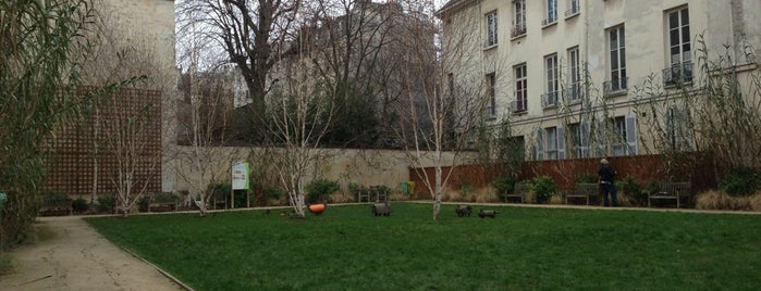 Jardin Francs Bourgeois-Rosiers is one of Parisian Outdoors.
