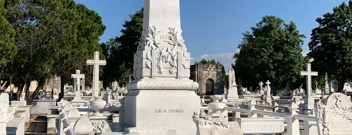 El Cementerio de Colon is one of Locais curtidos por Carl.