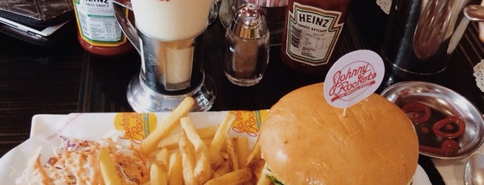 Johnny Rockets is one of Bielさんのお気に入りスポット.