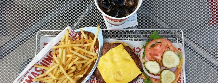 Smashburger is one of Dave’s Liked Places.