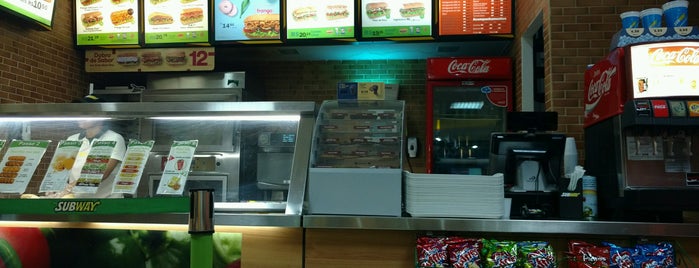 Subway is one of Comes e bebes.