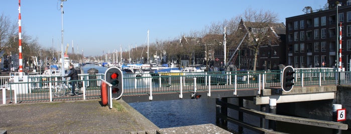Prinses Julianabrug is one of Bruggen in de regio Rotterdam.
