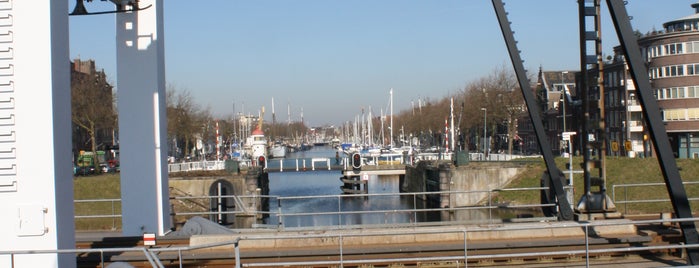 Spoorbrug (Deltabrug) is one of Bruggen in de regio Rotterdam.
