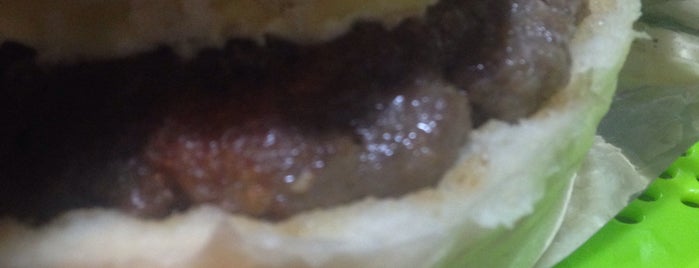 Classic Burger is one of Mohsenさんの保存済みスポット.